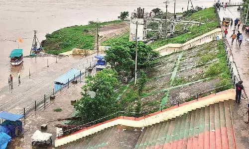Godavari level at 47.9 ft; first flood warning in force