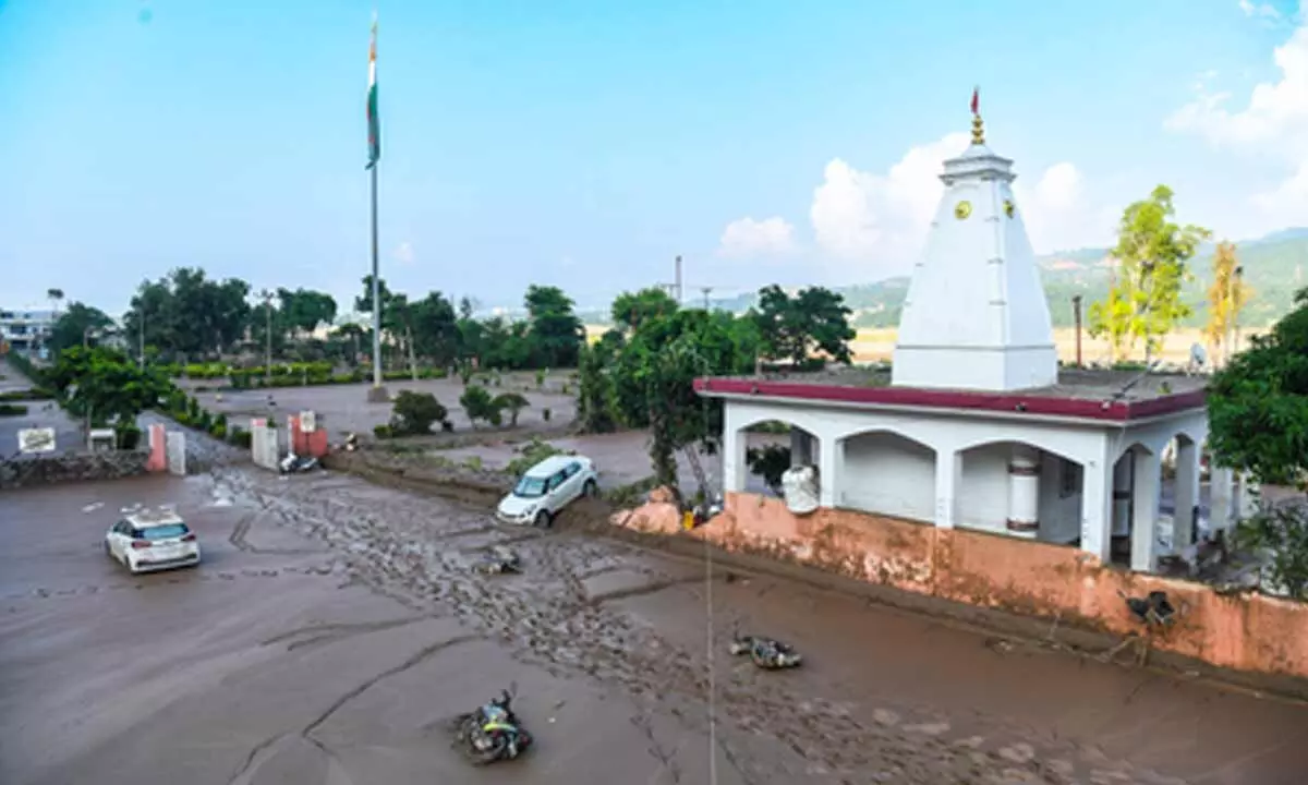 Red alert in J&K for thunderstorms, flash floods and landslides