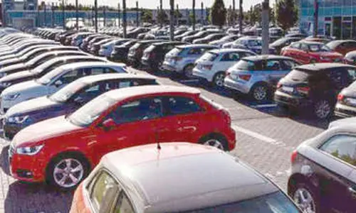 Auto sales hit slow lane in Aug