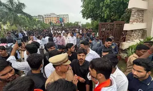 Cops, students clash on varsity campus in UPs Barabanki