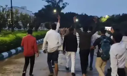 UP CM Yogi orders probe into lathi charge on ABVP workers in Barabanki, cop removed