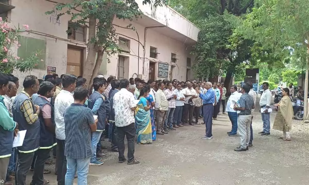 Arrangements completed for Ganesh Idol immersion and shobha yatra in Kurnool: SE Umapathi Arrangements completed for Ganesh Idol immersion and shobha yatra in Kurnool: SE Umapathi