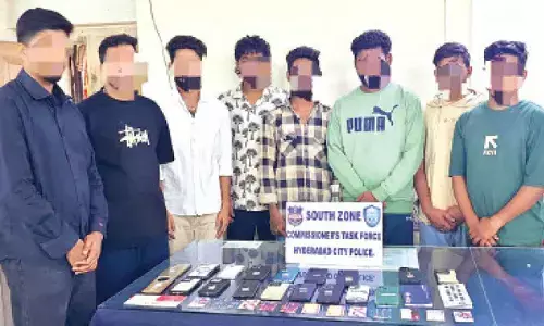 Cops bust illegal online betting racket, 8 held