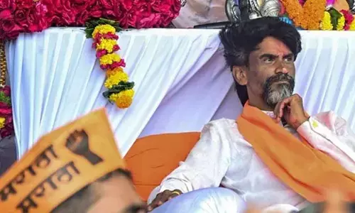 Jarange ends fast after Kunbis get quota in OBCs