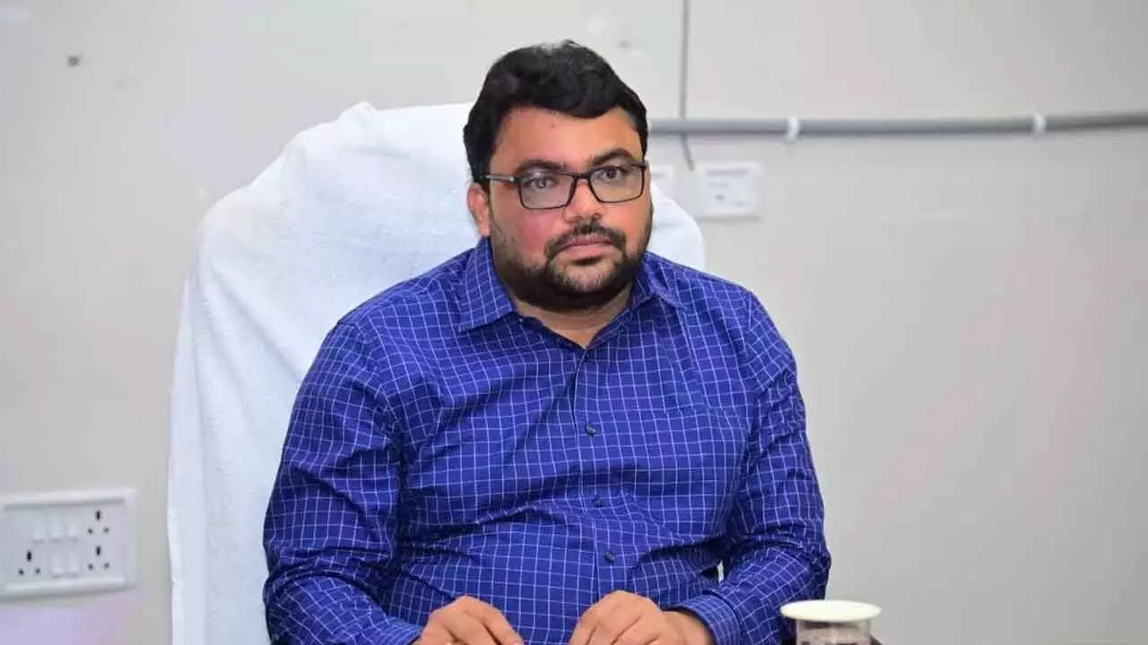 Collector inspects ZP High School