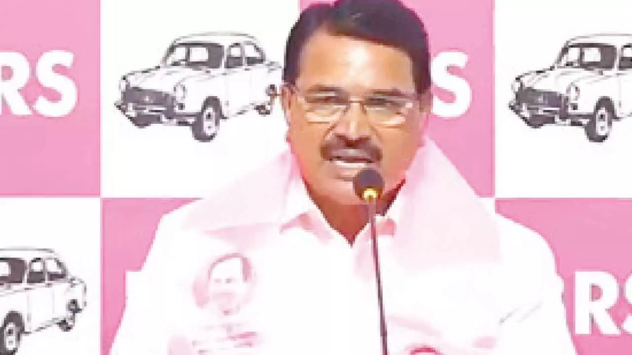 BRS netas throw their weight behind Harish