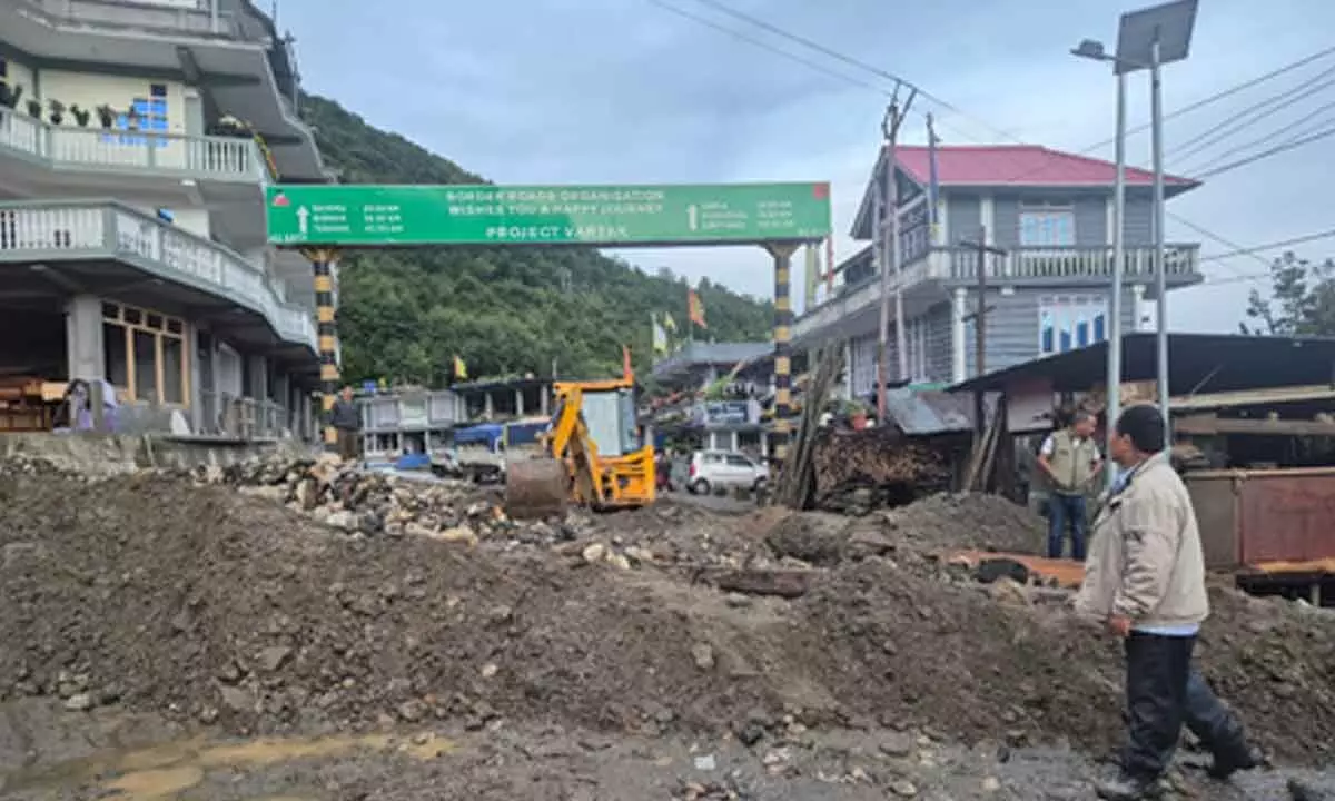 Landslides hit Arunachal’s Tawang; BRO helps stranded tourists, locals Landslides hit Arunachal’s Tawang; BRO helps stranded tourists, locals