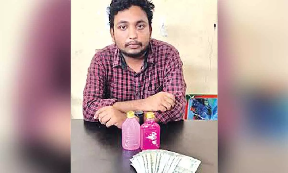 VRO caught while accepting Rs. 20,000 bribe VRO caught while accepting Rs. 20,000 bribe