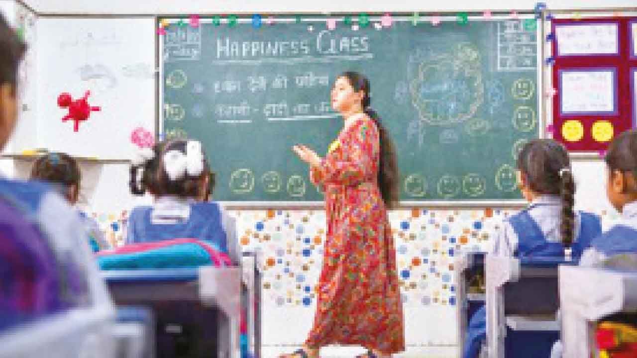 Teachers must shape students as future leaders rooted in culture: CM