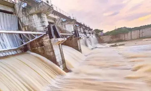 Minor Irrigation department inactive as…Water from Rangayyanadurga dam flows into Andhra due to negligence