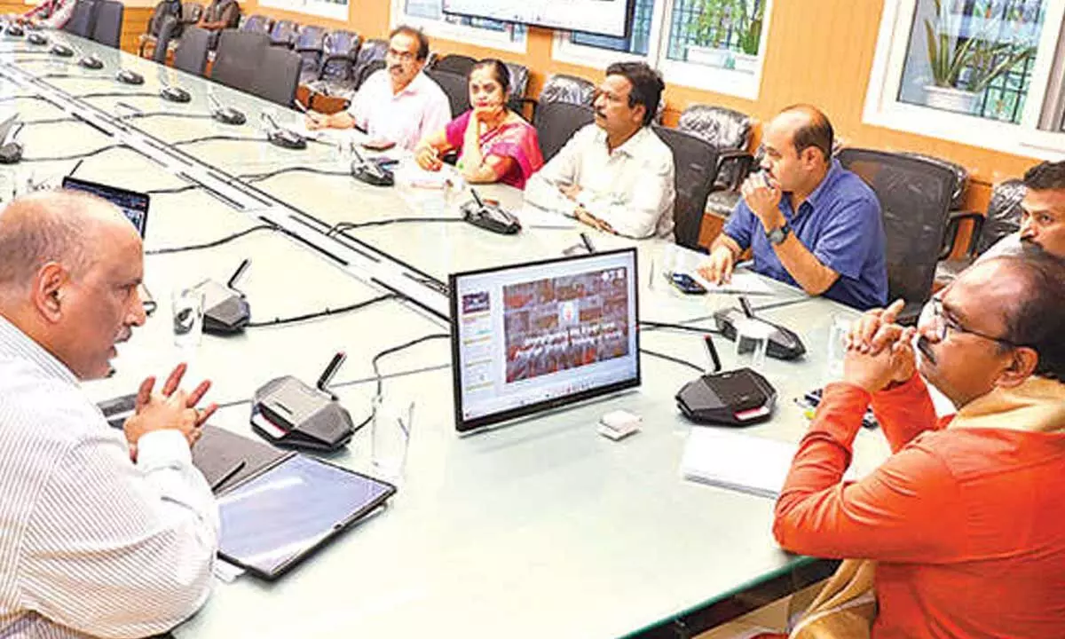 EO reviews Srivari Sevak group supervisor, training module