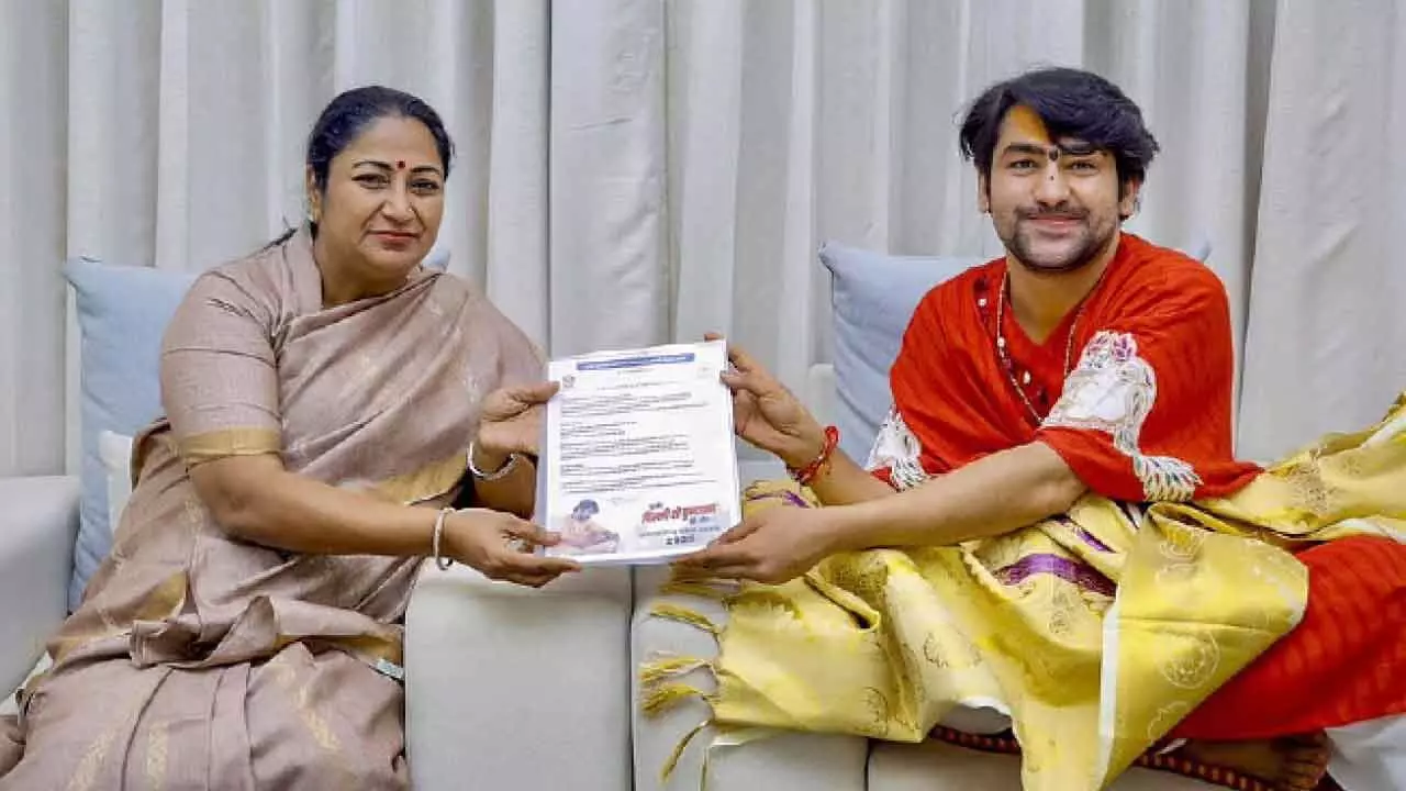 CM meets Bageshwar Dham seer Dhirendra