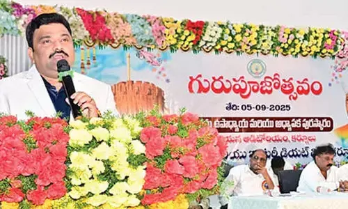 Teachers play vital role in shaping students’ future: Collector Teachers play vital role in shaping students’ future: Collector