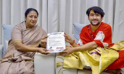 CM meets Bageshwar Dham seer Dhirendra