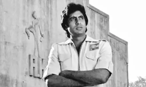 Big B reflects on old photograph, shares regret of missing time with kids