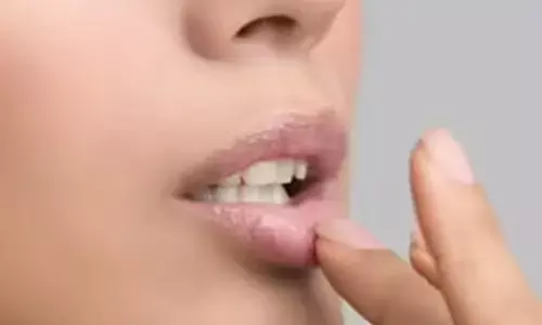 Natural ways to lighten dark lips at home