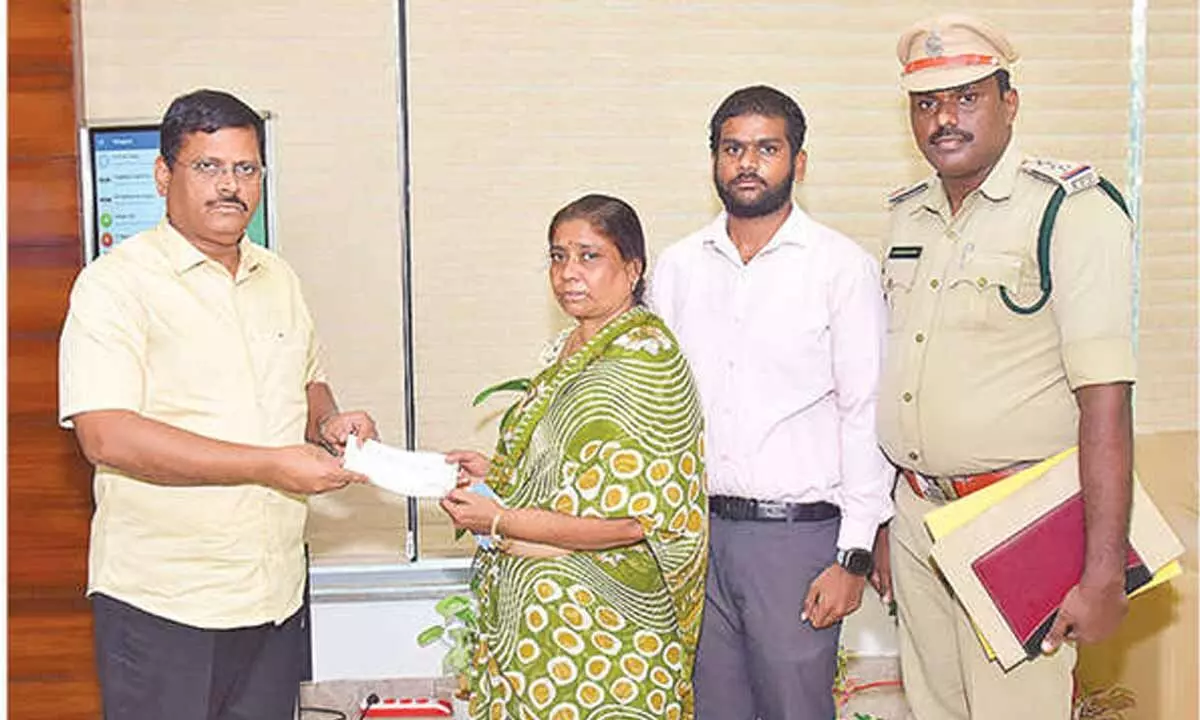 Deceased home guard’s family gets financial help