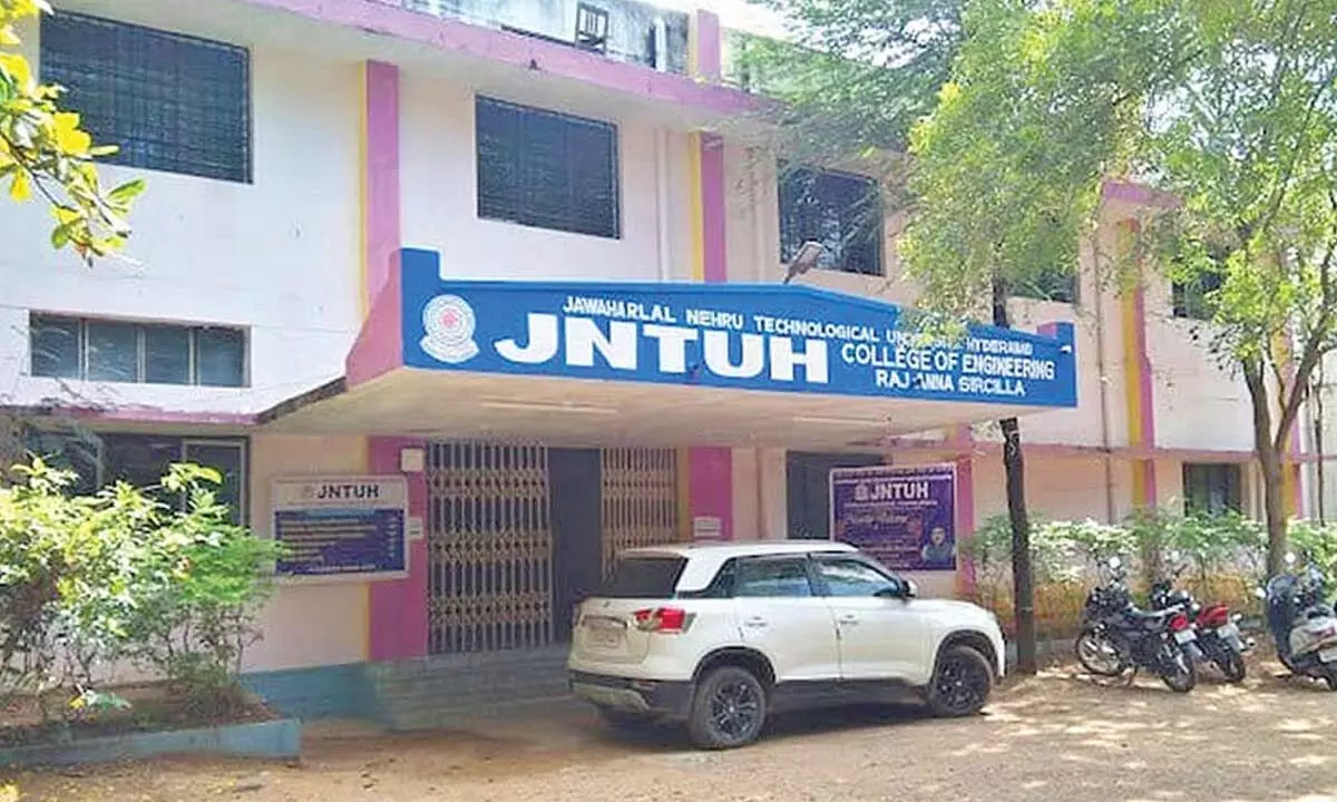 KTR urges govt to end woes of Sircilla JNTU students KTR urges govt to end woes of Sircilla JNTU students