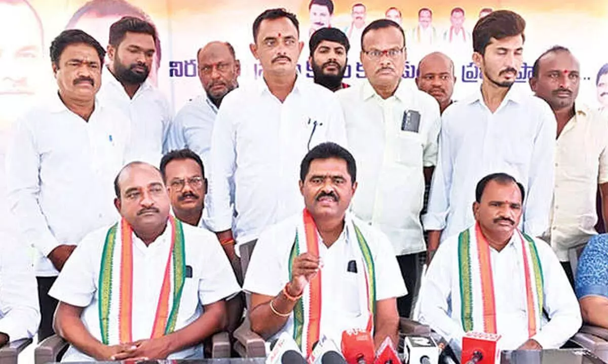 Cong accuses BJP-BRS leaders of ‘cheap politics’ against Minister Komatireddy Cong accuses BJP-BRS leaders of ‘cheap politics’ against Minister Komatireddy