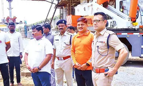 Khammam CP monitors immersion at “Gangamma Oodi.”