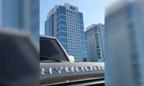 Hyundai Motor advises employees to postpone US trips following immigration raid