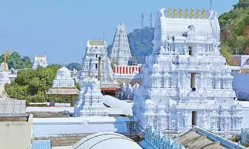 Srikalahasti stays open with special rituals