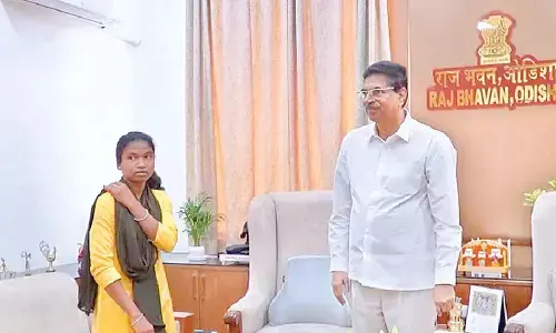 Guv felicitates tribal girl who cracked NEET