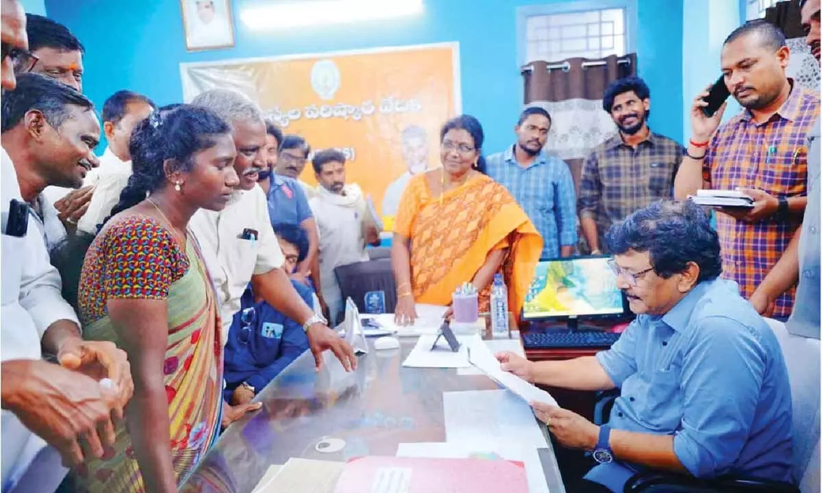 Tourism Minister receives PGRS petitions