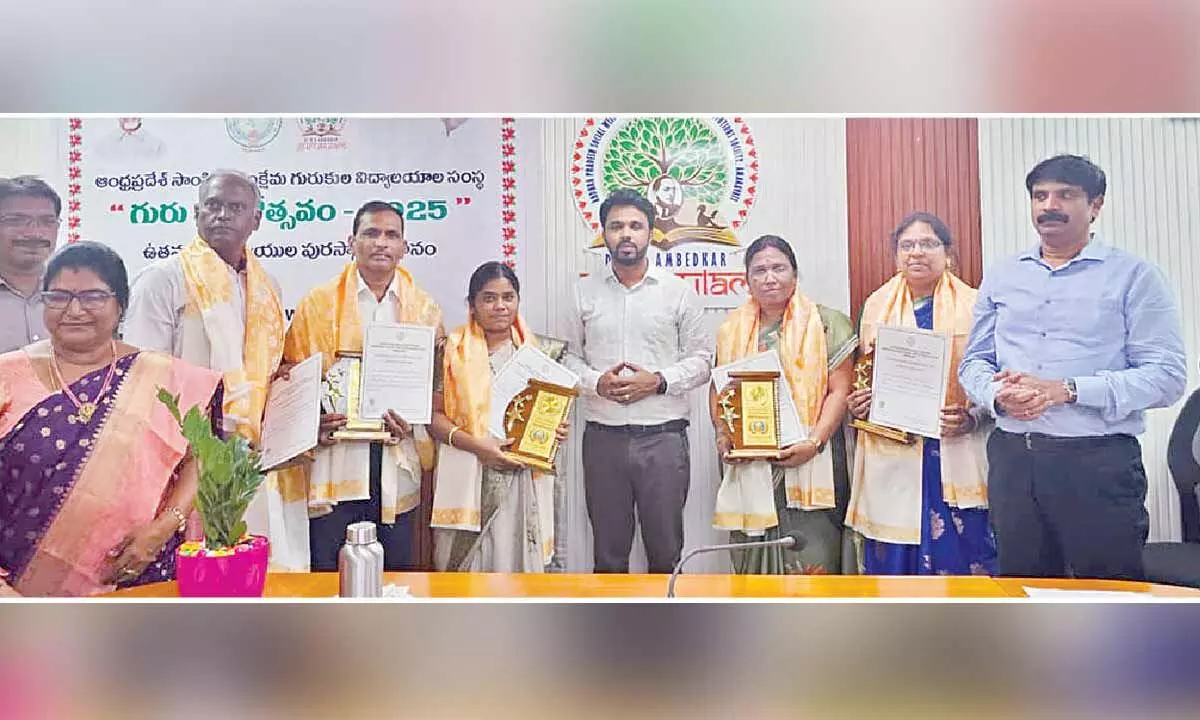 Outstanding teachers felicitated Outstanding teachers felicitated
