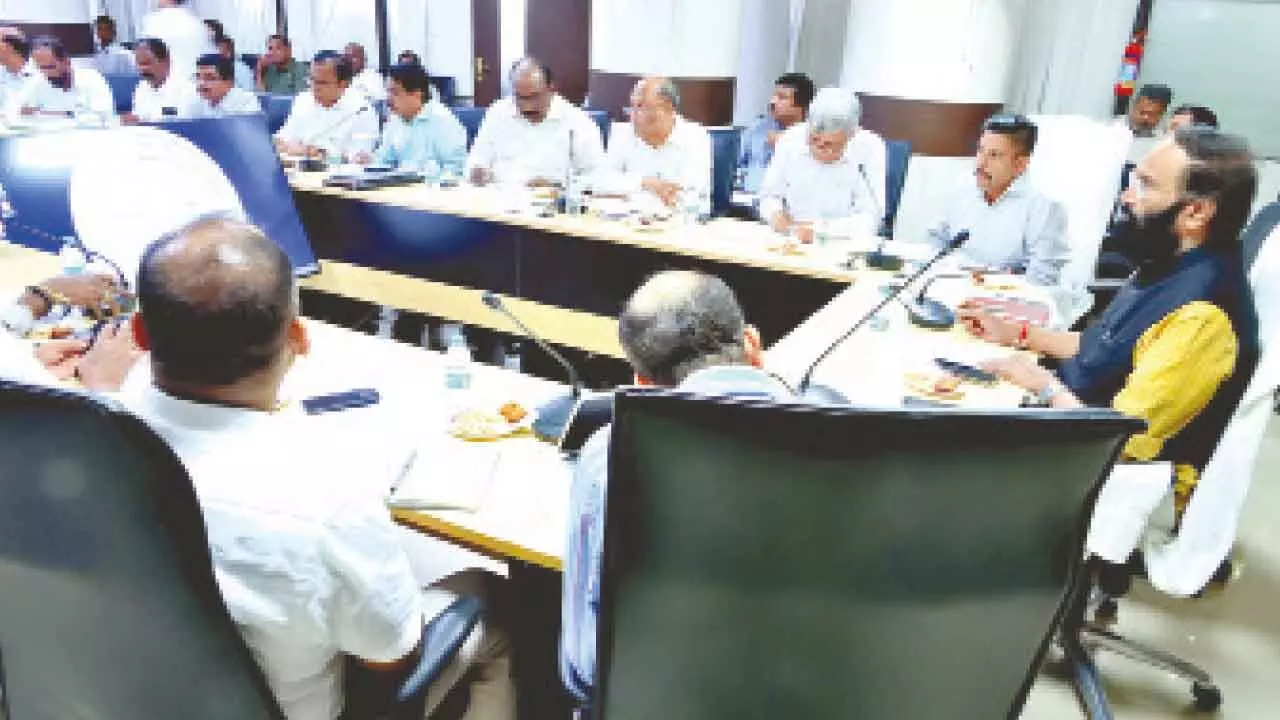 Uttam directs officials to expedite works on irri. projects across state