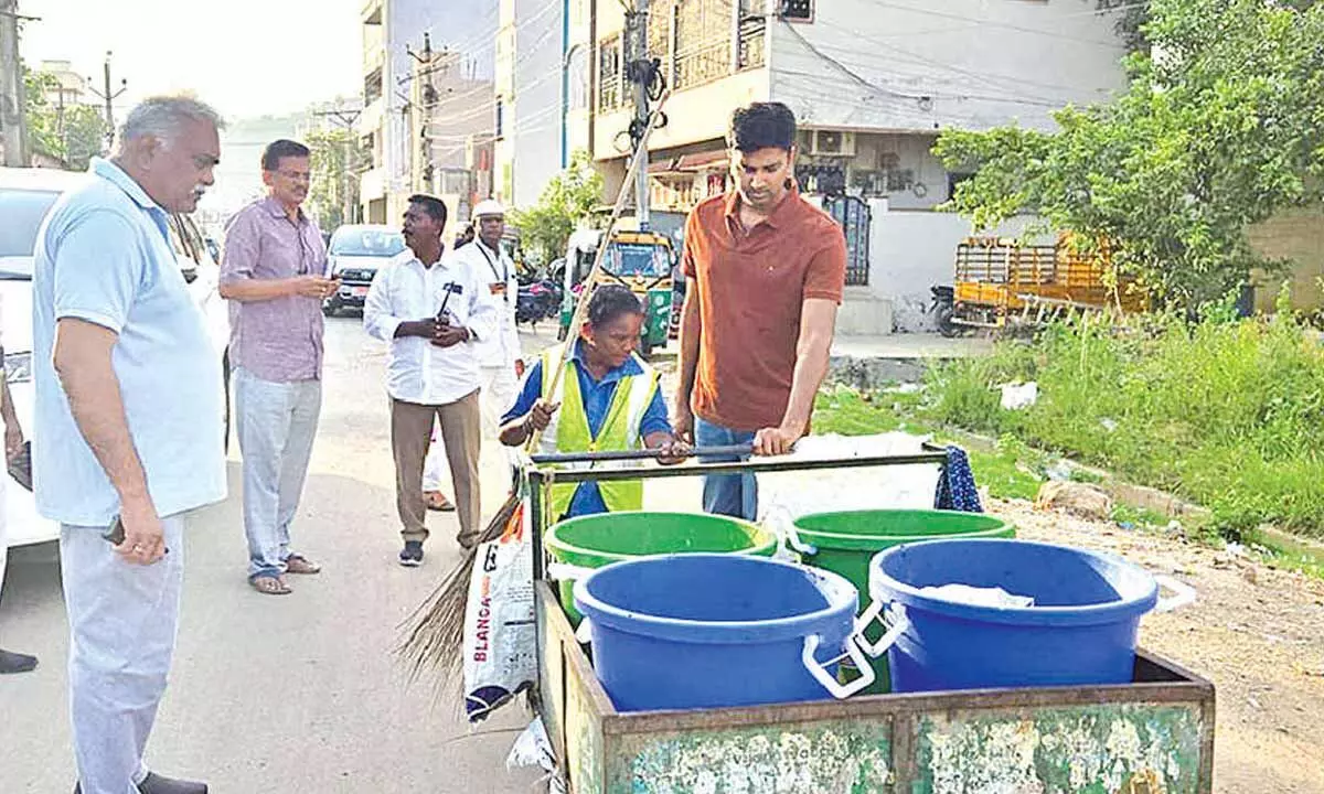 Civic chief stresses on smooth sanitation management