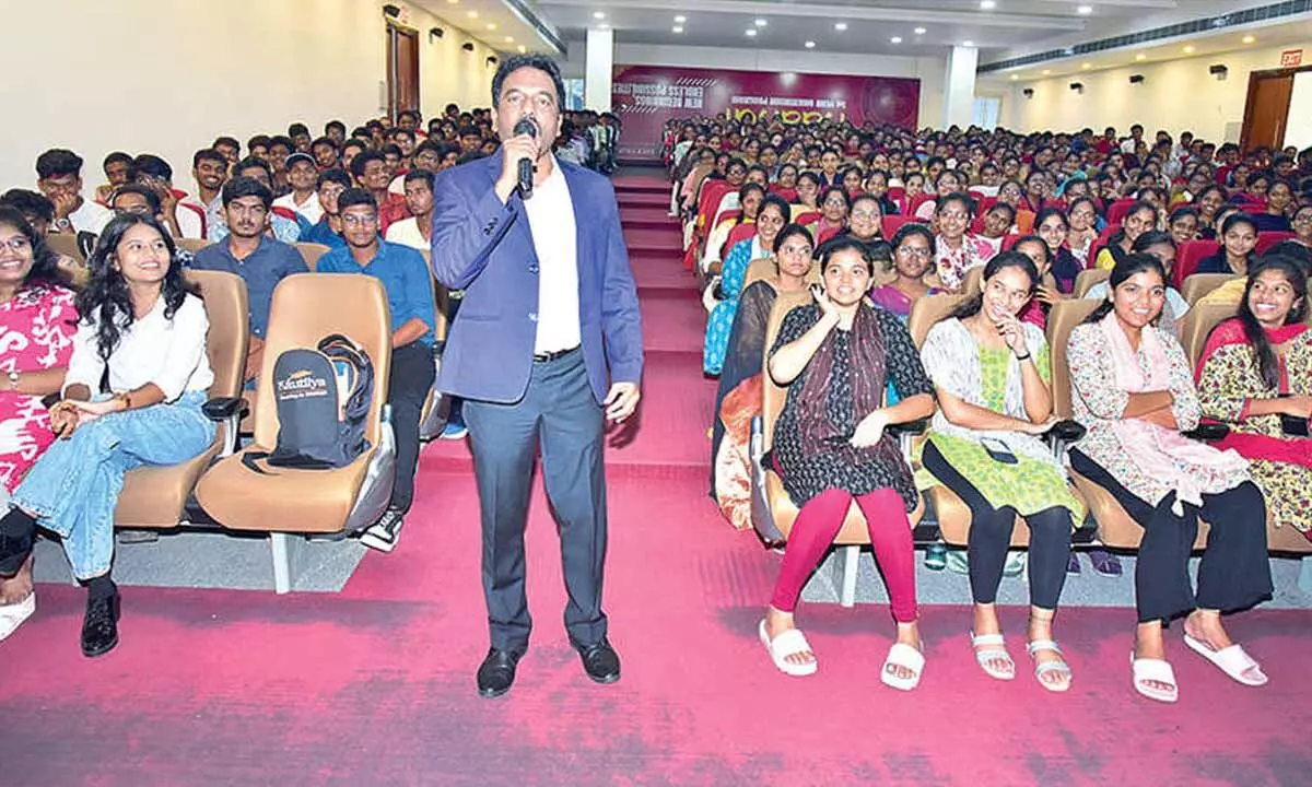 SVCE holds smart communication skills training SVCE holds smart communication skills training