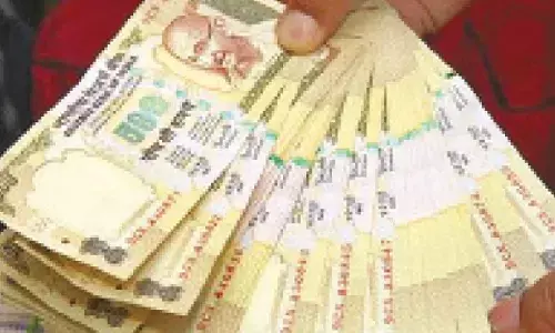 Lure Of Lucre… Raid lifts lid off old-note exchange racket in city