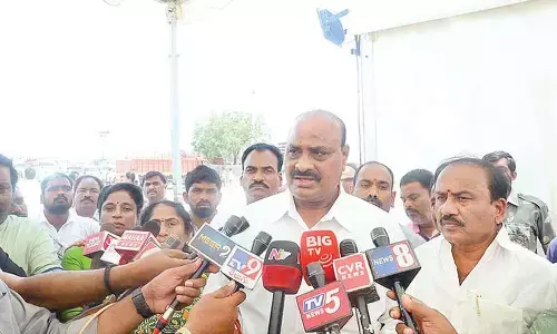 Atchanna accuses YSRCP govt of deceiving farmers