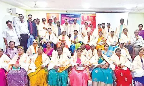APUTF felicitates 40 retired teachers