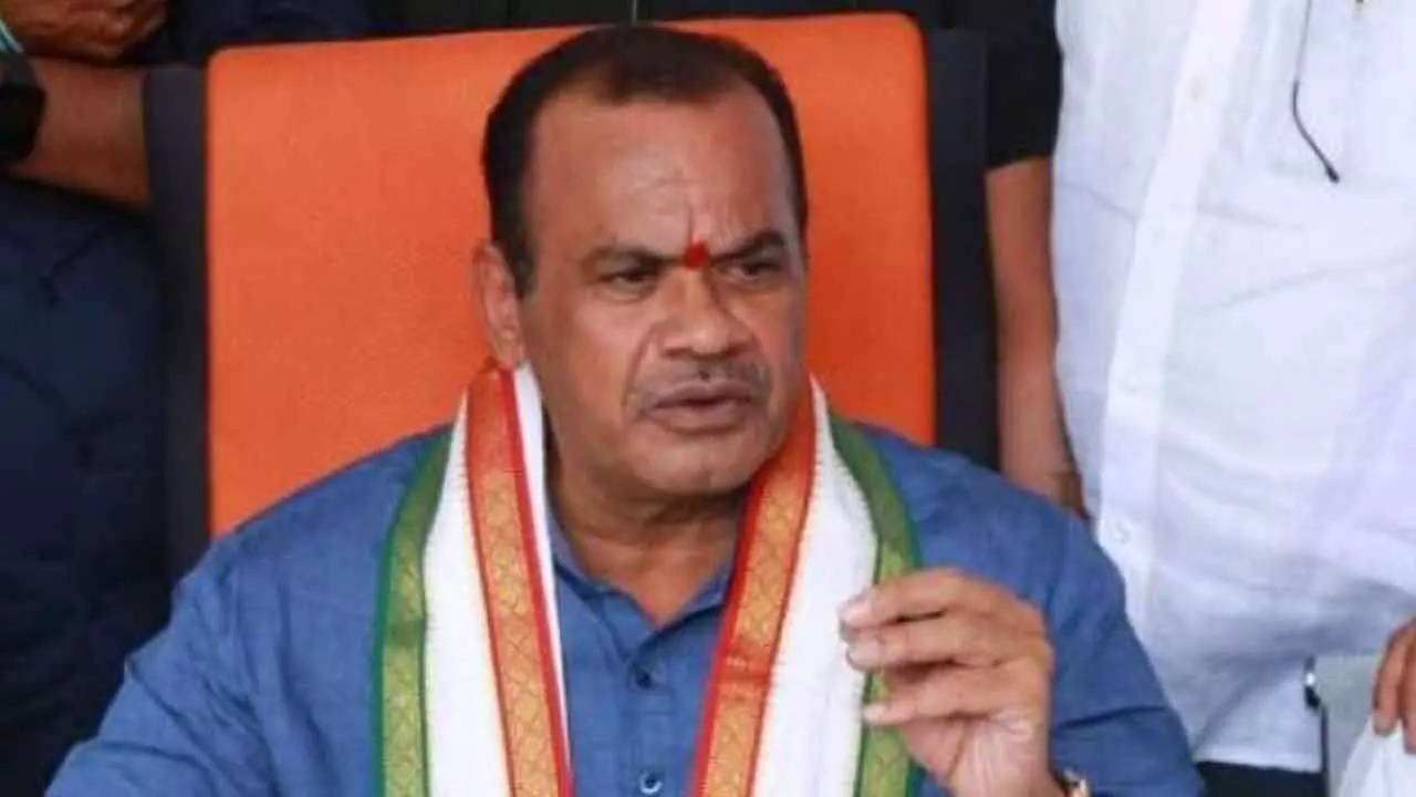 Komatireddy inspects Young India residential school works