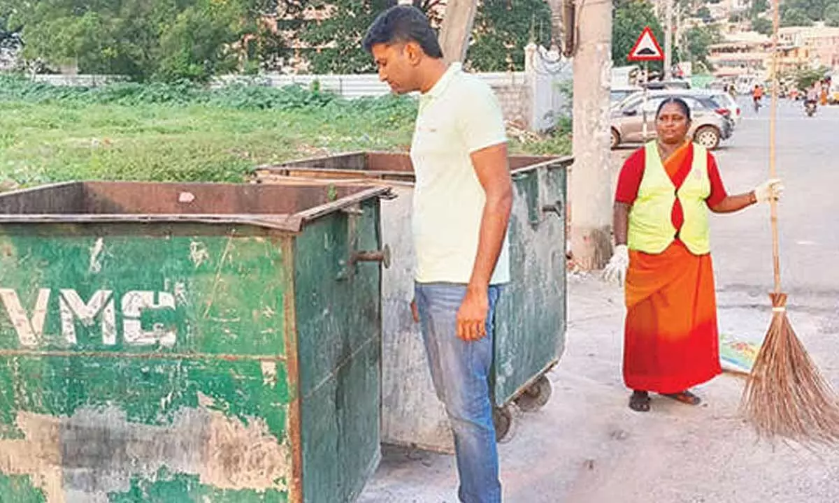 VMC Commissioner stresses on garbage-free, pothole-free roads