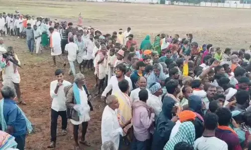 Farmers in Palamuru Struggle for Urea, Forced to Stand in Long Queues for Advance Tokens
