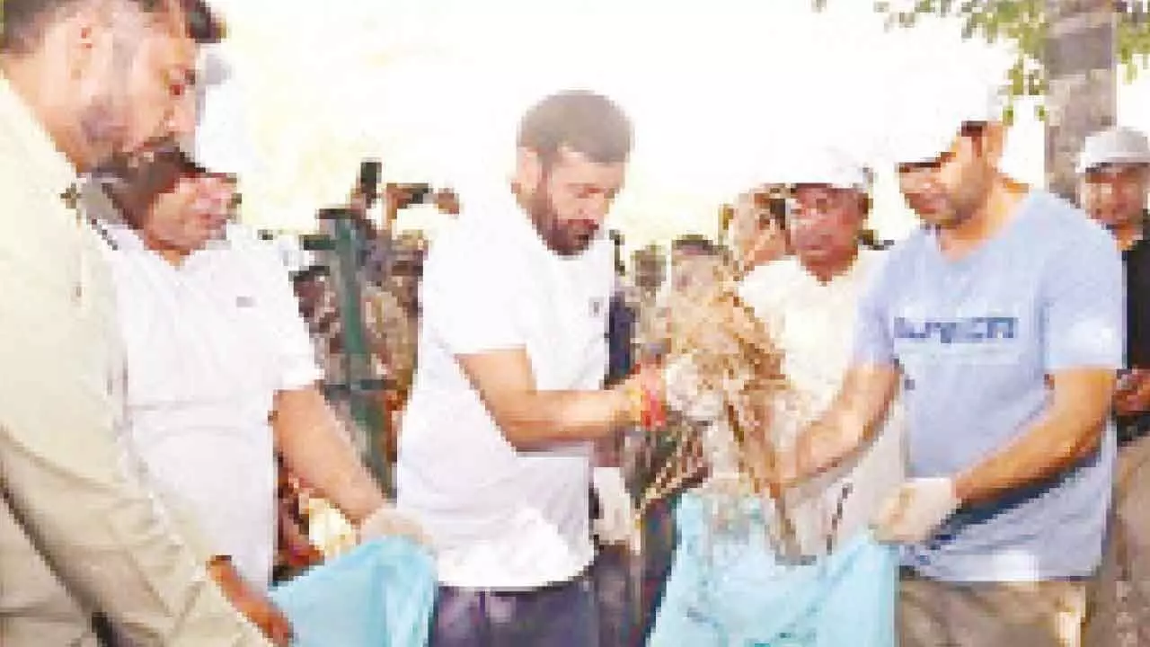 Haryana CM launches mega cleanliness drive in Gurugram Haryana CM launches mega cleanliness drive in Gurugram