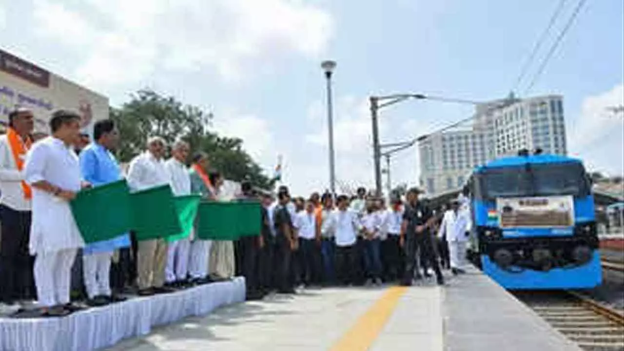 Guj CM flags off flood relief train to Punjab