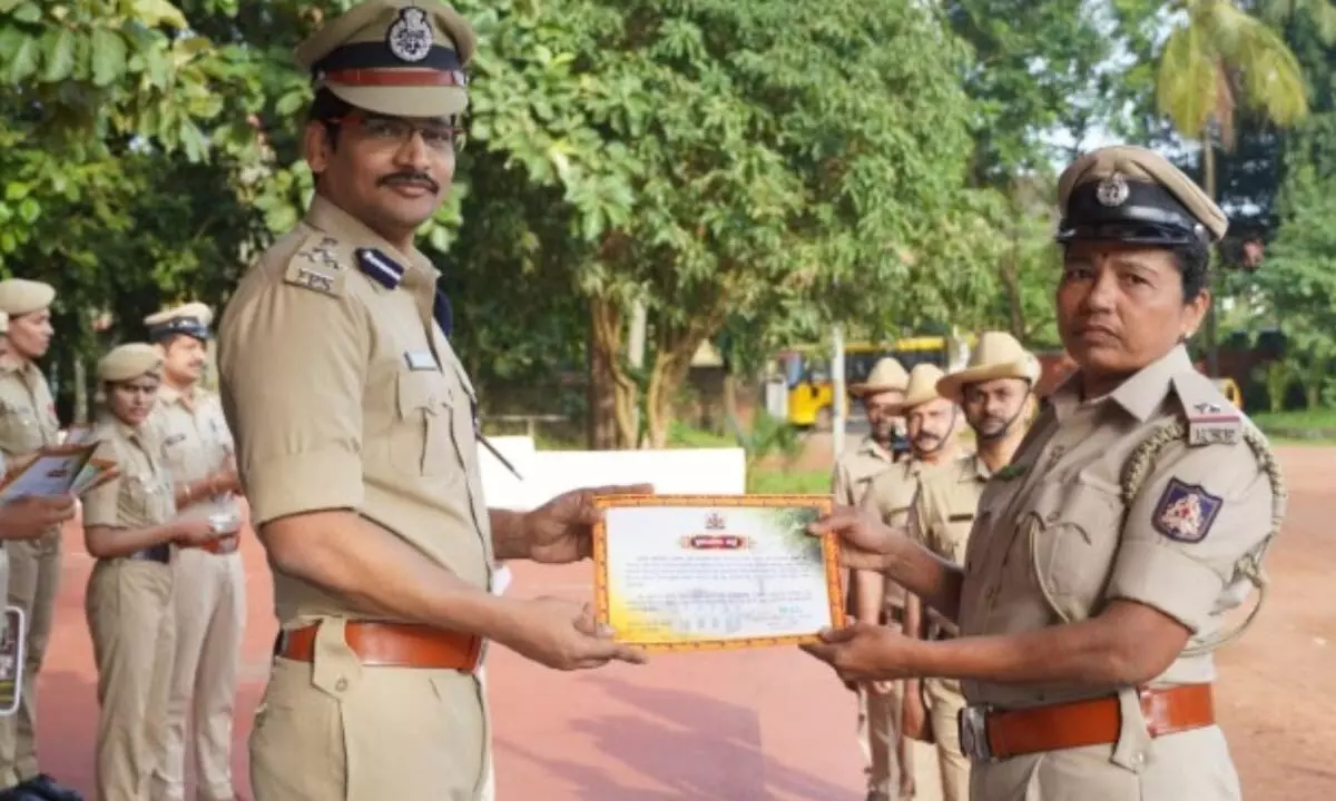 Mangaluru Police Felicitate Officers, Staff for Outstanding Service Mangaluru Police Felicitate Officers, Staff for Outstanding Service