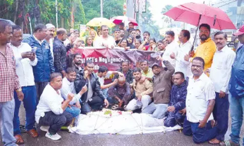 Cong cadre call upon ECI to tender apologies to Kota Neelima