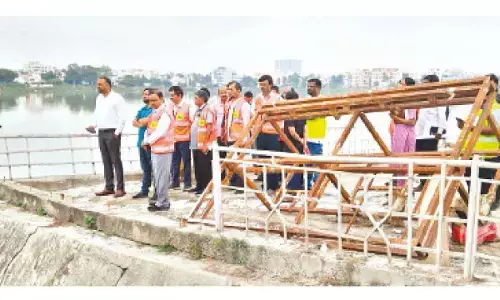 GHMC prods babus to take up lakes clean-up post-immersion