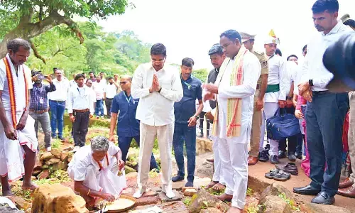 Guv visits Bonda hamlet in Malkangiri