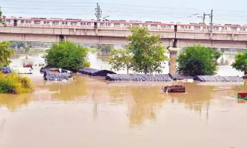 Delhi govt seeks assistance from Haryana to pump out floodwater