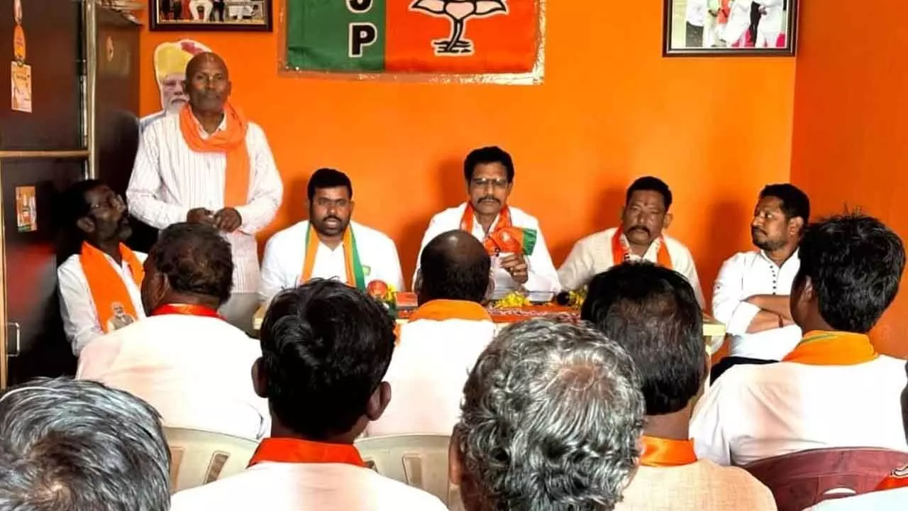 Leaders Praise PM Modi’s Achievements at Seva Paksha in Jogulamba Gadwal Leaders Praise PM Modi’s Achievements at Seva Paksha in Jogulamba Gadwal