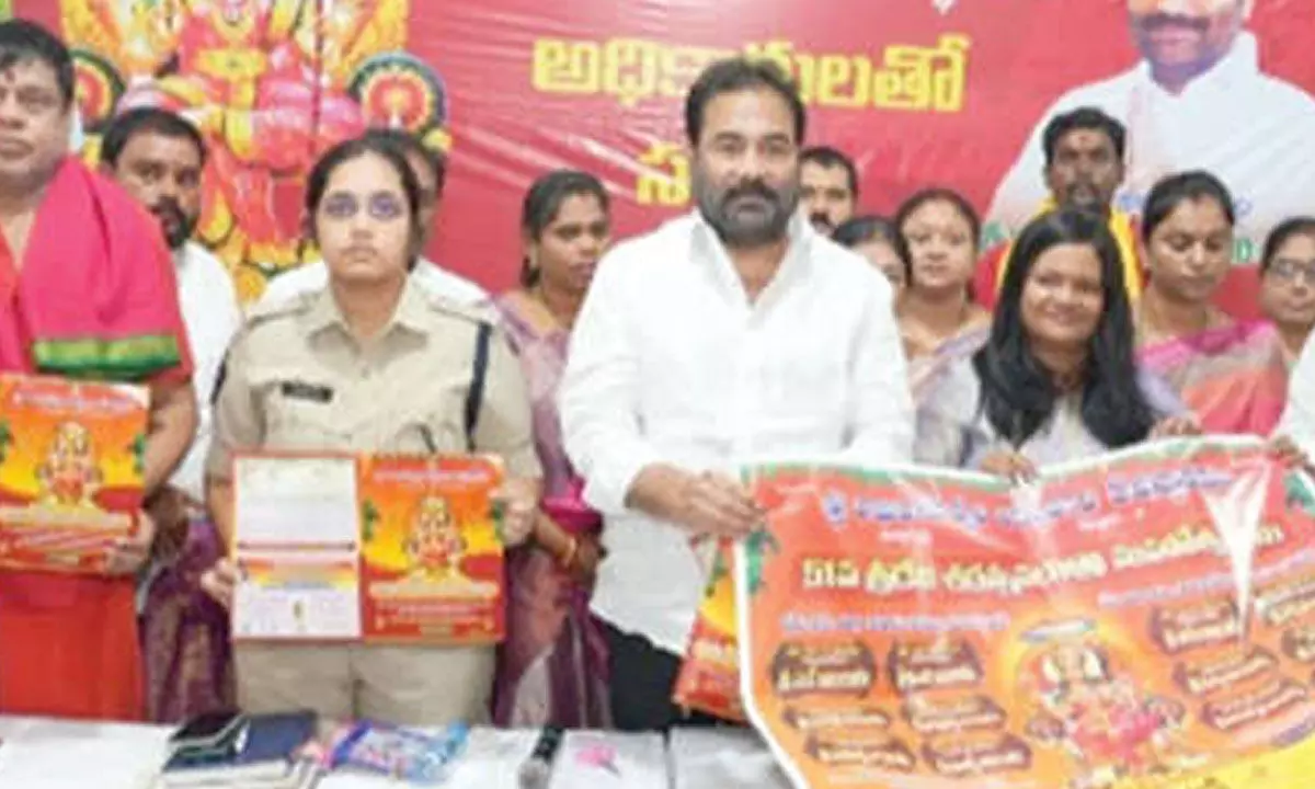 Ensure success of Sarannava Ratri Vutchavams: Kotamreddy Ensure success of Sarannava Ratri Vutchavams: Kotamreddy