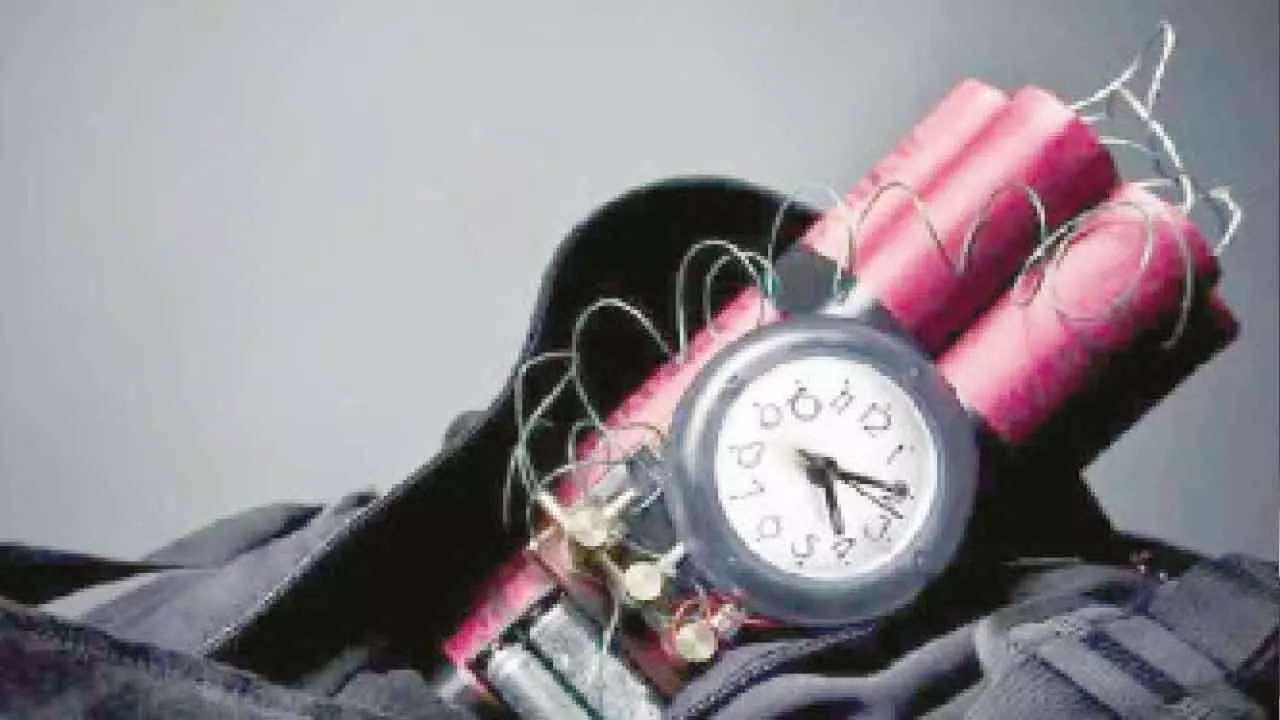 Bomb scare in High Court turns out hoax Bomb scare in High Court turns out hoax