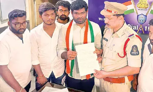 Cong files police complaint against KTR, demands apology