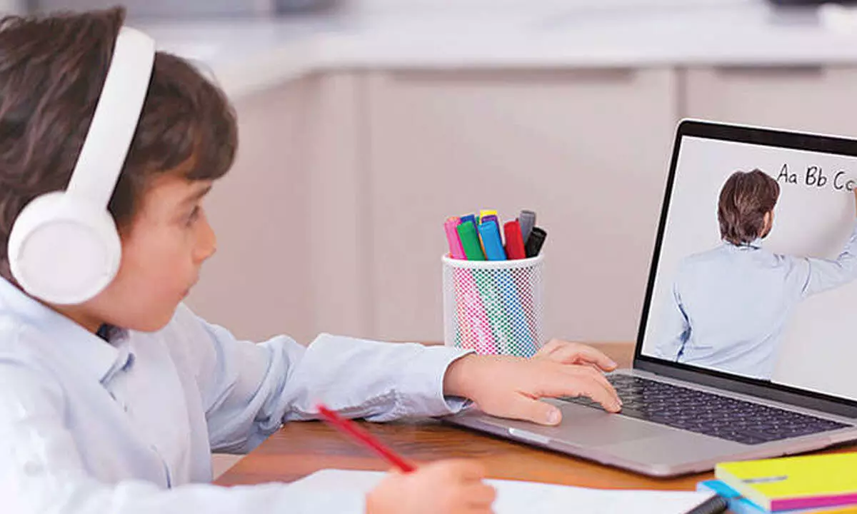 Online learning: Empowering education anytime, anywhere Online learning: Empowering education anytime, anywhere